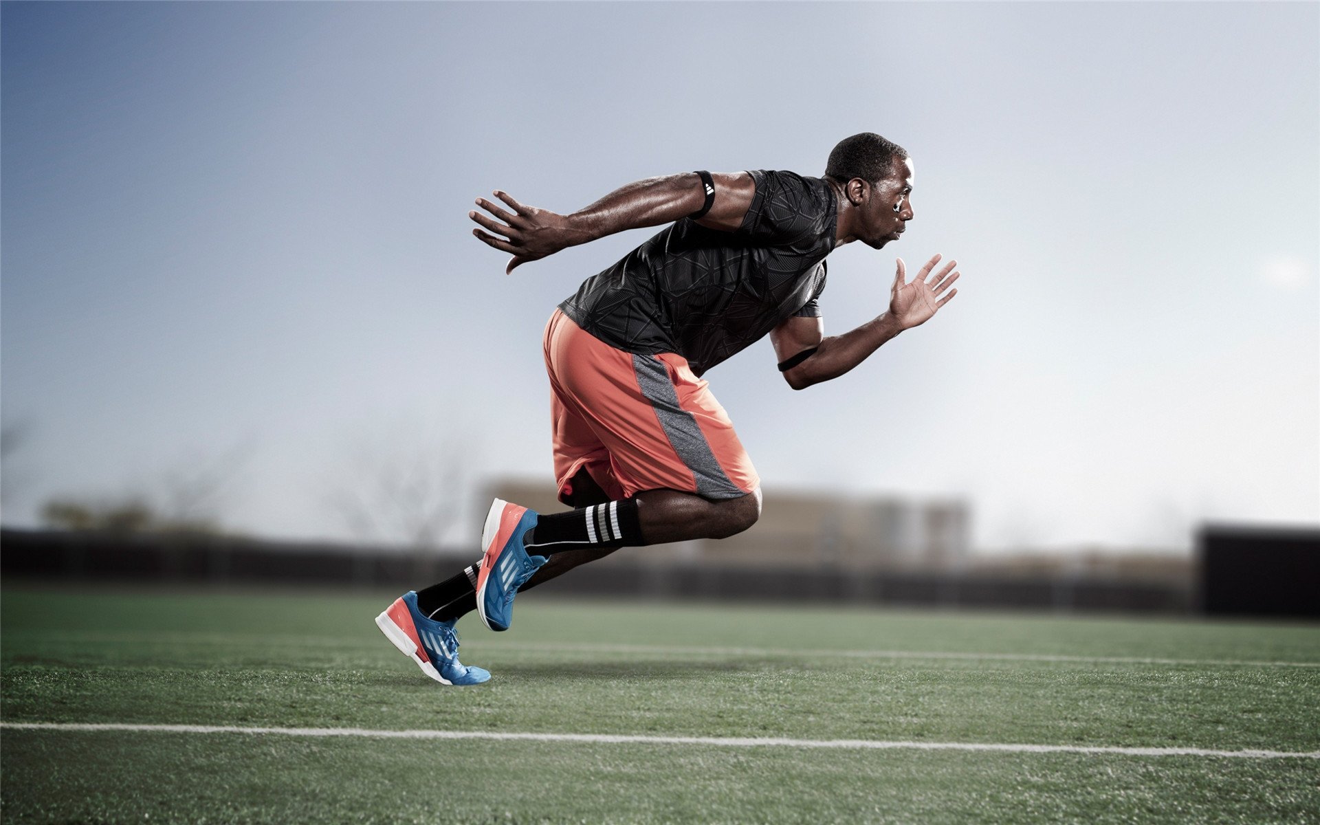 九游电脑版-外线进攻节奏快慢如何与内线融合，内线与外线 进攻与防御